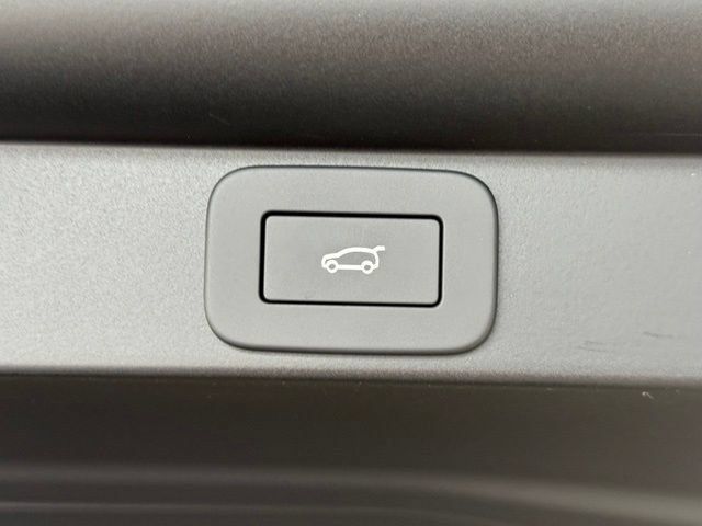 New 2026 Land Rover Range Rover Long Wheelbase SE AWD/4WD image 18
