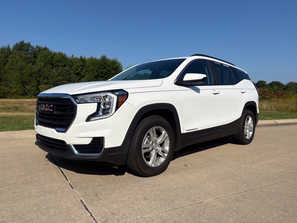 Used 2023 GMC Terrain SLE w/ Driver Convenience Package FWD image 1