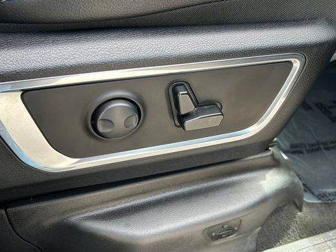 Used 2024 RAM 1500 Laramie RWD image 33