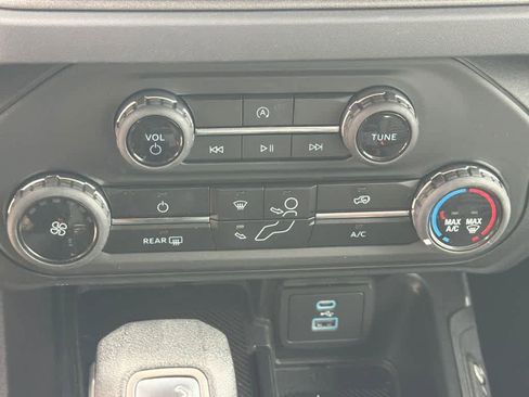 Used 2025 Ford Bronco 4-Door image 28