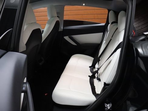 Used 2021 Tesla Model Y Long Range image 29