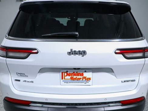 Used 2023 Jeep Grand Cherokee L Limited w/ Trailer Tow Group (B) AWD/4WD image 8