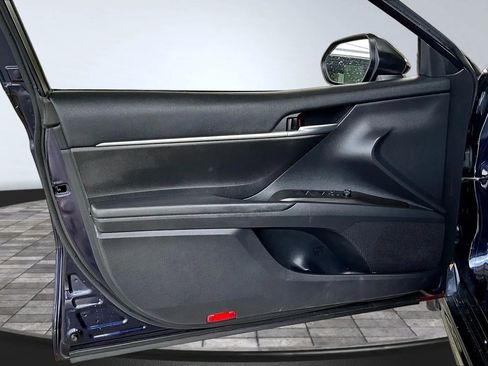 Used 2022 Toyota Camry SE w/ Cold Weather Package FWD image 17