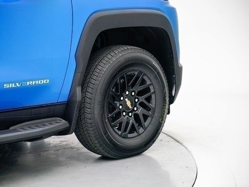 New 2025 Chevrolet Silverado EV LT image 7
