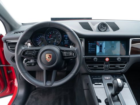 Certified 2025 Porsche Macan image 31