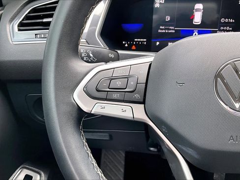 Certified 2022 Volkswagen Tiguan SE image 24