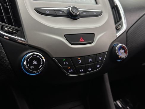 Used 2017 Chevrolet Cruze LS FWD image 15