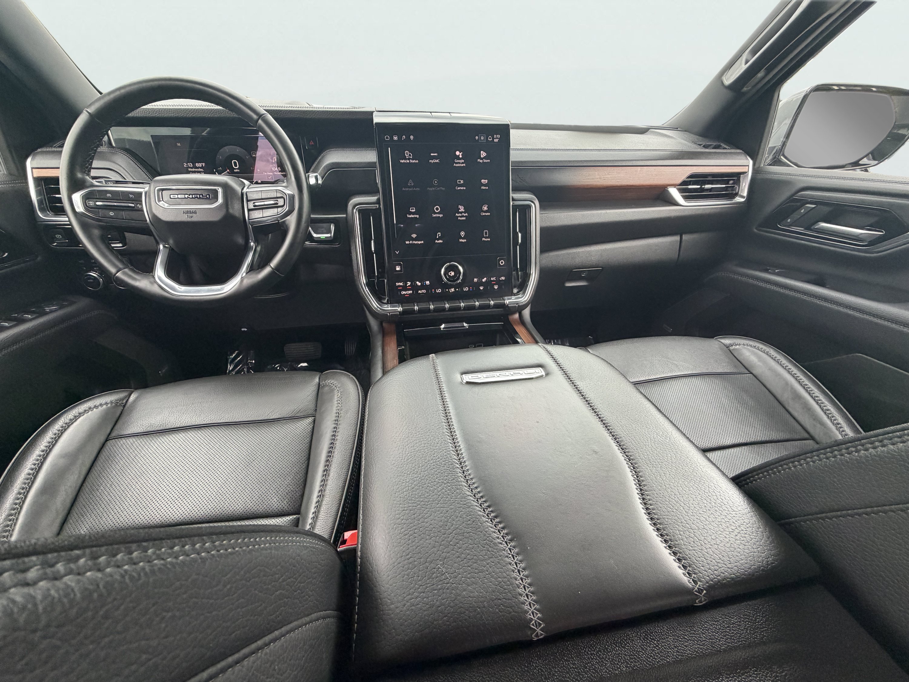 Used 2025 GMC Yukon XL Denali AWD/4WD image 12