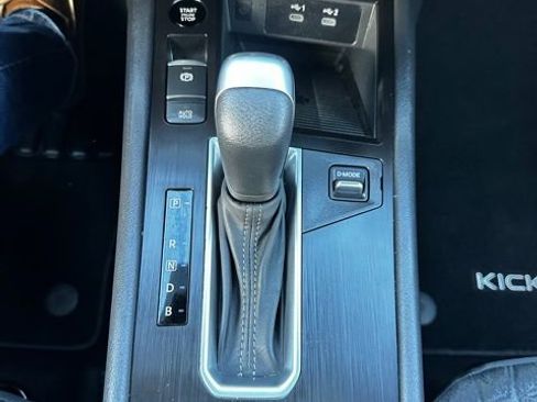 Used 2025 Nissan Kicks SV FWD image 21