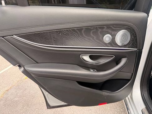 Used 2019 Mercedes-Benz E 300 4MATIC image 12