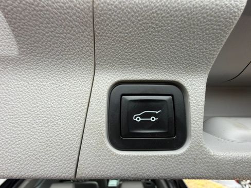 Used 2018 GMC Acadia SLT FWD image 10