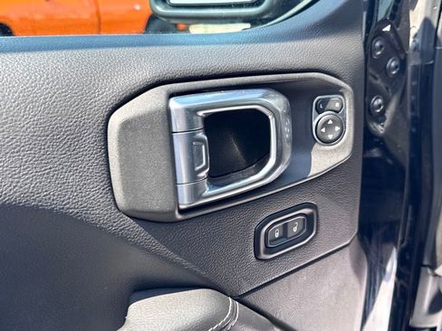 Used 2023 Jeep Wrangler Unlimited Sahara AWD/4WD image 10