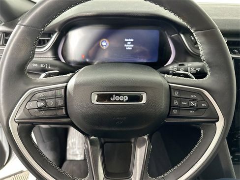 Used 2023 Jeep Grand Cherokee L Laredo image 12