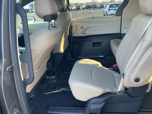 Used 2024 Toyota Sienna XLE image 21
