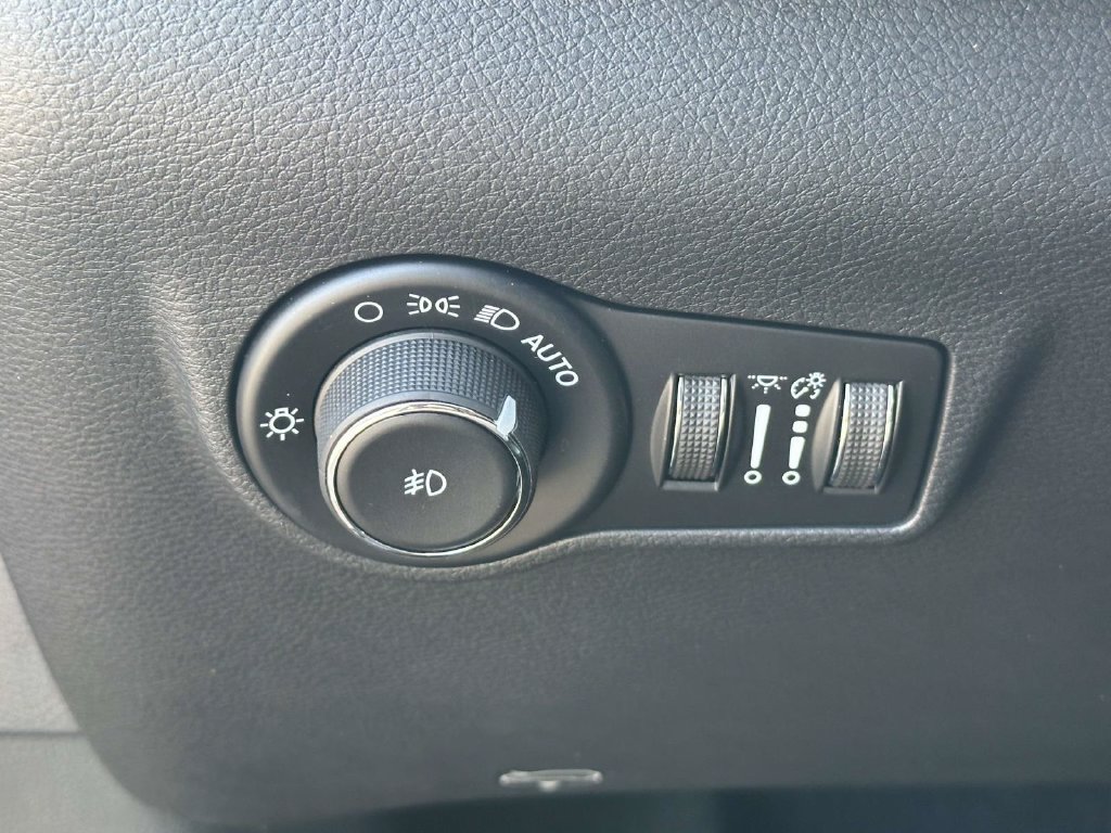 Used 2026 Jeep Compass Latitude AWD/4WD image 29