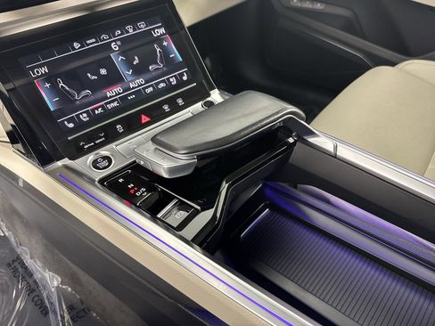 Used 2021 Audi e-tron Prestige w/ Prestige Package AWD/4WD image 24