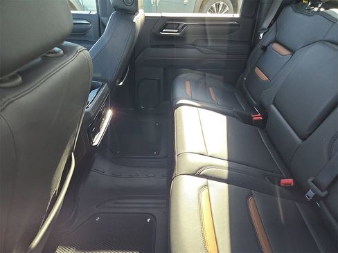 Used 2025 GMC Sierra 2500 AT4 w/ AT4 Premium Plus Package image 9