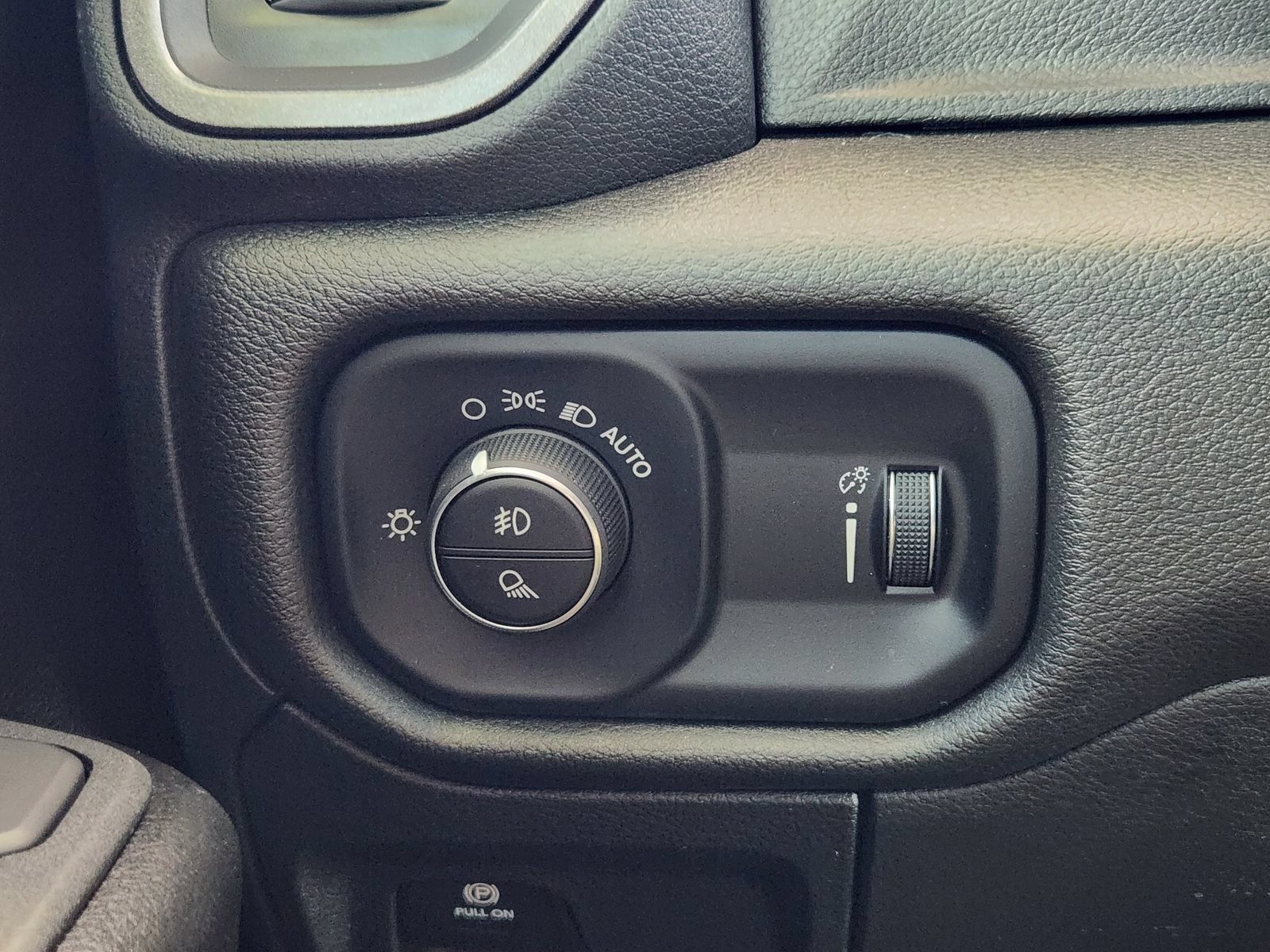 Used 2026 RAM 1500 Express RWD image 31