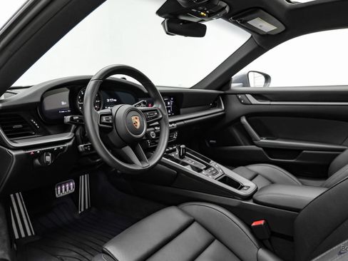 Used 2024 Porsche 911 Carrera RWD image 32