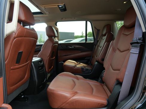 Used 2016 Cadillac Escalade Luxury AWD/4WD image 14