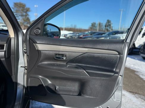 Used 2020 Mitsubishi Outlander SEL image 22