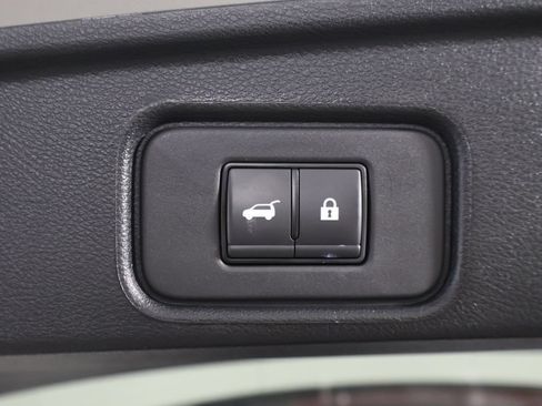 Used 2023 Nissan Pathfinder SL AWD/4WD image 19