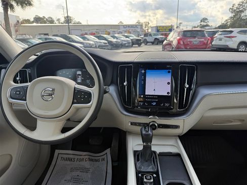Used 2021 Volvo XC60 T5 Momentum w/ Advanced Package image 8
