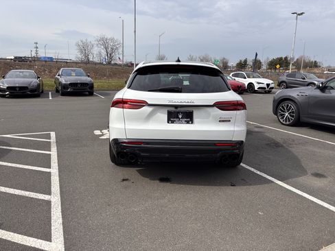 Used 2025 Maserati Grecale Modena image 8