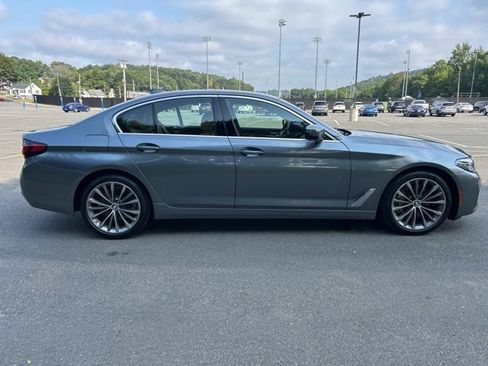 Used 2022 BMW 530i xDrive w/ Premium Package image 6