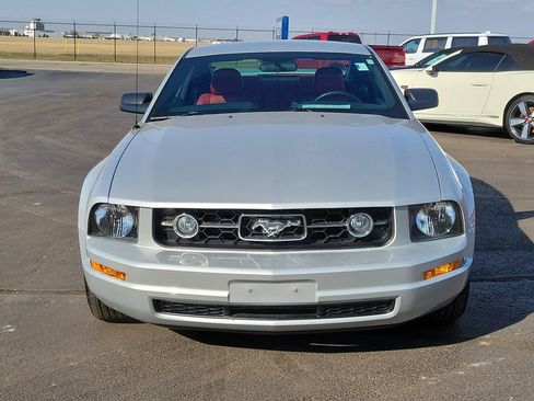 Used 2005 Ford Mustang Coupe image 2