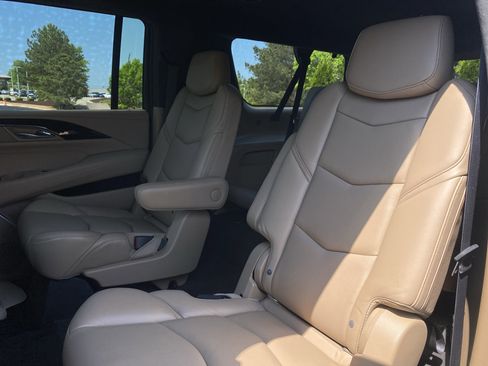 Used 2020 Cadillac Escalade ESV Platinum AWD/4WD image 8