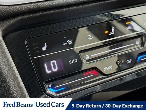 Used 2025 Volkswagen Taos SE AWD/4WD image 37