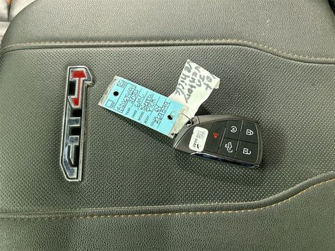 Used 2024 GMC Sierra 2500 AT4 w/ Technology Package image 12