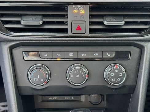 Used 2022 Volkswagen Taos SE image 15