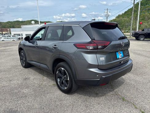 Used 2024 Nissan Rogue SV AWD/4WD image 3