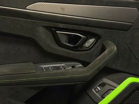 Used 2023 Lamborghini Urus Performante AWD/4WD image 8