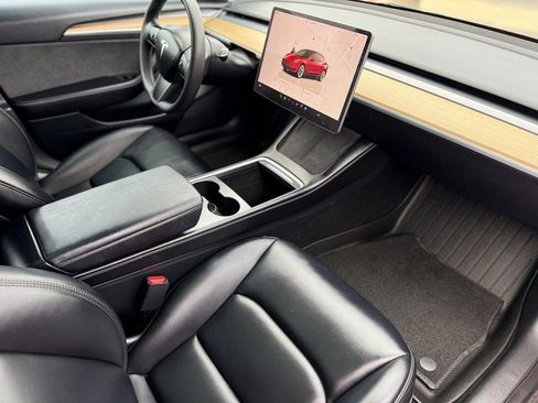 Used 2023 Tesla Model 3 Standard Range image 3