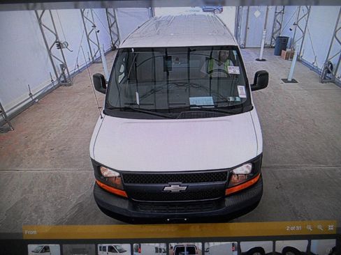Used 2013 Chevrolet Express 2500 RWD image 2