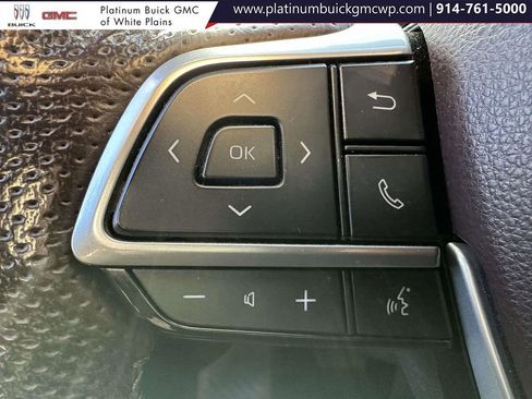 Used 2022 Toyota Sienna Platinum image 37