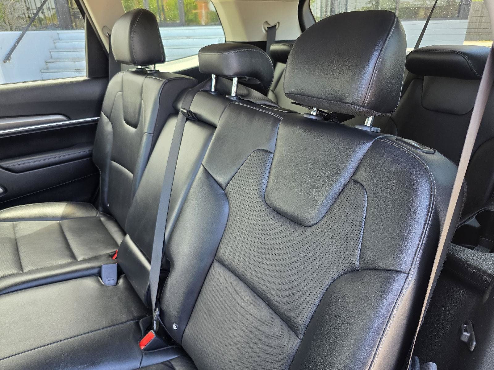 Used 2022 Kia Telluride LX FWD image 39