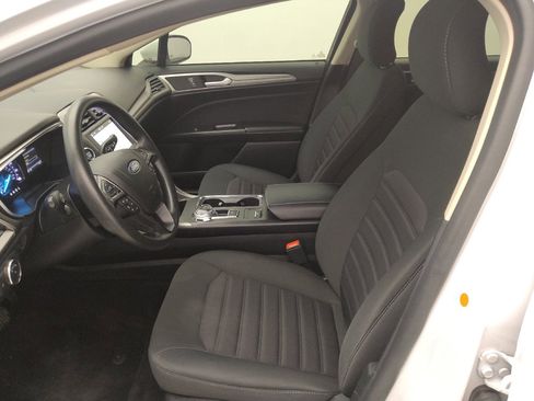 Used 2019 Ford Fusion SE FWD image 17