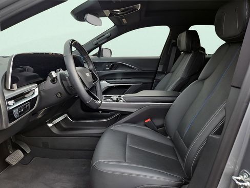 New 2024 Cadillac Lyriq Luxury image 16