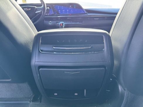 Used 2023 Cadillac Escalade Premium Luxury image 9
