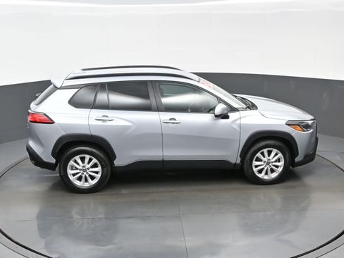 Used 2024 Toyota Corolla Cross LE image 40