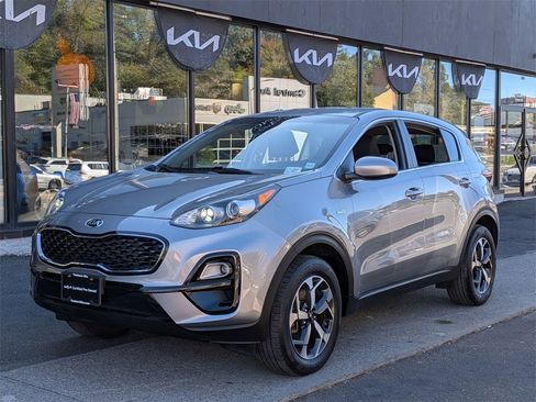Used 2022 Kia Sportage LX image 2