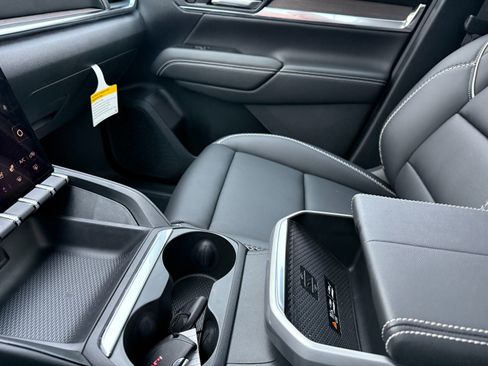 New 2026 GMC Terrain Denali w/ LPO, Floor Liner Package image 35