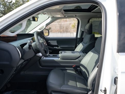 New 2026 Ford Expedition Active image 14