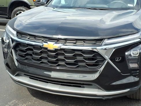 Used 2025 Chevrolet Trax LT FWD image 33