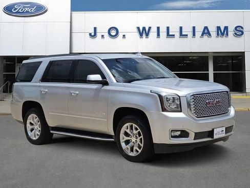 Used 2017 GMC Yukon SLT w/ HD Trailering Package RWD image 1