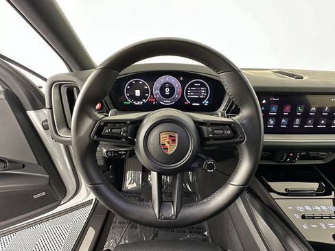 Certified 2025 Porsche Cayenne AWD/4WD image 23